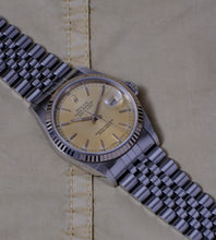 Afbeelding in Gallery-weergave laden, Rolex Datejust 16234 ''Tropical Dial'' 1996