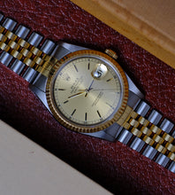 Afbeelding in Gallery-weergave laden, Rolex Datejust 16233 ''Champagne Dial'' 1993