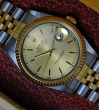 Afbeelding in Gallery-weergave laden, Rolex Datejust 16233 ''Champagne Dial'' 1993