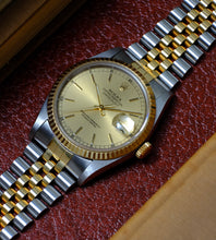 Afbeelding in Gallery-weergave laden, Rolex Datejust 16233 ''Champagne Dial'' 1993