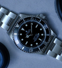 Afbeelding in Gallery-weergave laden, Rolex Submariner 14060M from 2006/2007 + Box