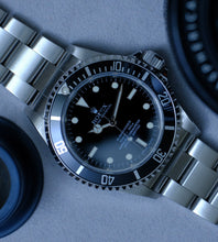 Afbeelding in Gallery-weergave laden, Rolex Submariner 14060M from 2006/2007 + Box
