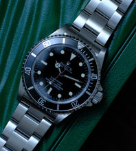 Afbeelding in Gallery-weergave laden, Rolex Submariner 14060M from 2006/2007 + Box