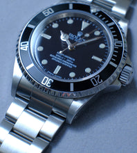 Afbeelding in Gallery-weergave laden, Rolex Submariner 14060M from 2006/2007 + Box