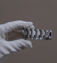 Afbeelding in Gallery-weergave laden, Rolex Submariner 14060M from 2006/2007 + Box