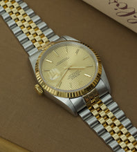 Afbeelding in Gallery-weergave laden, Rolex Datejust 16233 'Champagne Tapestry' 1995