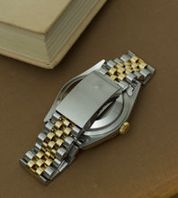 Afbeelding in Gallery-weergave laden, Rolex Datejust 16233 'Champagne Tapestry' 1995