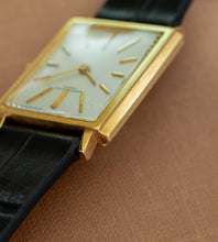 Afbeelding in Gallery-weergave laden, Audemars Piguet Vintage Tank Watch 18K Gold 1950s – 9/10 RSQ Manual Movement + Box
