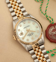 Afbeelding in Gallery-weergave laden, Rolex Datejust 16233 'MOP Dial' + Box &amp; Papers (2001)
