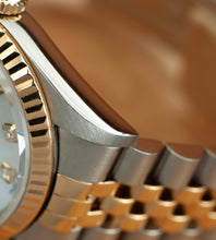 Afbeelding in Gallery-weergave laden, Rolex Datejust 16233 'MOP Dial' + Box &amp; Papers (2001)
