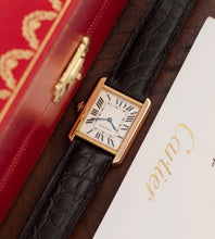 Afbeelding in Gallery-weergave laden, Cartier Tank Solo 'Small' 2743 + Box &amp; Papers (2015)
