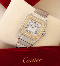 Afbeelding in Gallery-weergave laden, Cartier Santos Carrée 2961 - Cartier Service 2026 + Pouch
