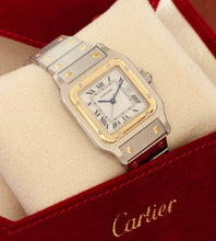 Afbeelding in Gallery-weergave laden, Cartier Santos Carrée 2961 - Cartier Service 2026 + Pouch
