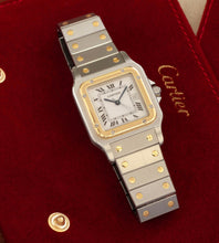 Afbeelding in Gallery-weergave laden, Cartier Santos Carrée 2961 - Cartier Service 2026 + Pouch
