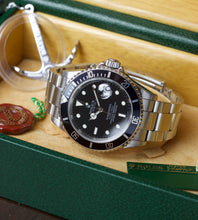 Load image into Gallery viewer, Rolex Submariner 16610 (Full-Set / NL delivered) 2004
