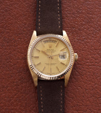 Afbeelding in Gallery-weergave laden, Rolex Day-Date 18038 &#39;Champagne Dial&#39; (1979)
