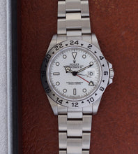Load image into Gallery viewer, Rolex Explorer II 16570 &#39;Polar&#39; Creme Patina (1991) 
