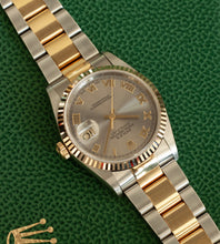 Afbeelding in Gallery-weergave laden, Rolex Datejust 16233 &#39;Grey Roman Dial / Oyster Bracelet&#39; + Box &amp; Papers (2002)
