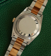 Afbeelding in Gallery-weergave laden, Rolex Datejust 16233 &#39;Grey Roman Dial / Oyster Bracelet&#39; + Box &amp; Papers (2002)
