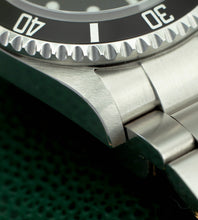Load image into Gallery viewer, Rolex Sea-Dweller 16600 (Full-Set / Tool-Kit / Unpolished / 2004)

