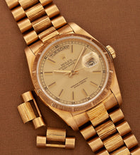 Afbeelding in Gallery-weergave laden, Rolex Day-Date 18078 &#39;Bark-finish / Champagne dial&#39; (1984)
