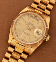 Afbeelding in Gallery-weergave laden, Rolex Day-Date 18078 &#39;Bark-finish / Champagne dial&#39; (1984)
