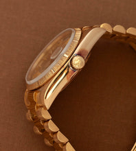 Afbeelding in Gallery-weergave laden, Rolex Day-Date 18078 &#39;Bark-finish / Champagne dial&#39; (1984)

