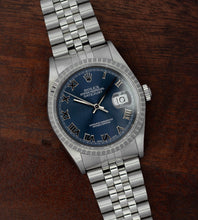 Afbeelding in Gallery-weergave laden, Rolex Datejust 16220 &#39;Blue Applied Roman Dial&#39; (2000/2001)
