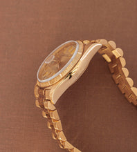 Afbeelding in Gallery-weergave laden, Rolex Day-Date 18078 &#39;Bark-finish / Champagne dial&#39; (1984)
