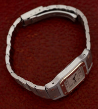 Afbeelding in Gallery-weergave laden, Cartier Santos Galbée (Lady's) Ref. 1057930
