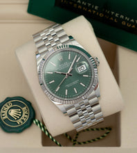 Afbeelding in Gallery-weergave laden, Rolex Datejust 126234 'Mint Green Dial' / Full-Set / Unworn (2025)
