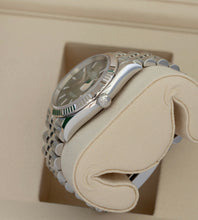 Afbeelding in Gallery-weergave laden, Rolex Datejust 126234 'Mint Green Dial' / Full-Set / Unworn (2025)
