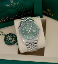 Afbeelding in Gallery-weergave laden, Rolex Datejust 126234 'Mint Green Dial' / Full-Set / Unworn (2025)
