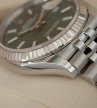Afbeelding in Gallery-weergave laden, Rolex Datejust 126234 'Mint Green Dial' / Full-Set / Unworn (2025)
