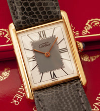 Afbeelding in Gallery-weergave laden, Cartier Tank Must de 'Grey Art Deco Dial' Ref. 520005 (LM) + Papers Ca. 1991
