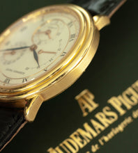 Afbeelding in Gallery-weergave laden, Audemars Piguet Dual-Time Power Reserve Ref. 25685BA + Box en Booklet
