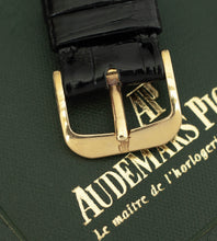 Afbeelding in Gallery-weergave laden, Audemars Piguet Dual-Time Power Reserve Ref. 25685BA + Box en Booklet
