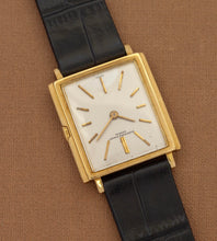 Afbeelding in Gallery-weergave laden, Audemars Piguet Vintage Tank Watch 18K Gold 1950s – 9/10 RSQ Manual Movement + Box

