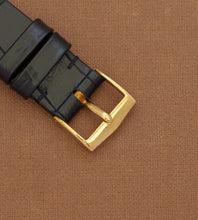 Afbeelding in Gallery-weergave laden, Audemars Piguet Vintage Tank Watch 18K Gold 1950s – 9/10 RSQ Manual Movement + Box
