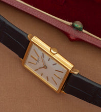 Afbeelding in Gallery-weergave laden, Audemars Piguet Vintage Tank Watch 18K Gold 1950s – 9/10 RSQ Manual Movement + Box
