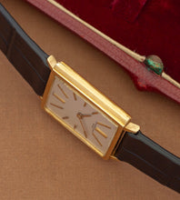 Afbeelding in Gallery-weergave laden, Audemars Piguet Vintage Tank Watch 18K Gold 1950s – 9/10 RSQ Manual Movement + Box
