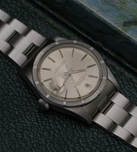 Afbeelding in Gallery-weergave laden, Rolex Date 1501 &#39;Silver dial&#39; + Box 1979
