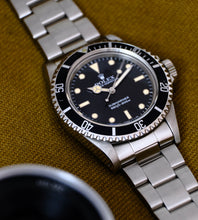 Afbeelding in Gallery-weergave laden, Rolex Submariner 5513 + Box 1984 (White gold markers)

