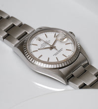 Load image into Gallery viewer, Rolex Datejust 16220 Porcelain Dial 1999
