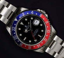 Afbeelding in Gallery-weergave laden, Rolex GMT Master II 16710 Pepsi 2006 (Full Set)
