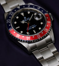 Afbeelding in Gallery-weergave laden, Rolex GMT Master II 16710 Pepsi 2006 (Full Set)
