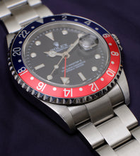Afbeelding in Gallery-weergave laden, Rolex GMT Master II 16710 Pepsi 2006 (Full Set)
