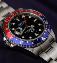 Afbeelding in Gallery-weergave laden, Rolex GMT Master II 16710 Pepsi 2006 (Full Set)
