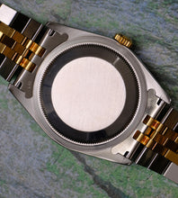 Afbeelding in Gallery-weergave laden, Rolex Datejust 16233 Black Tapestry Dial 1996 (Box + Papers)
