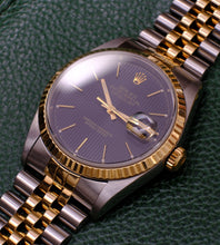Afbeelding in Gallery-weergave laden, Rolex Datejust 16233 Black Tapestry Dial 1996 (Box + Papers)
